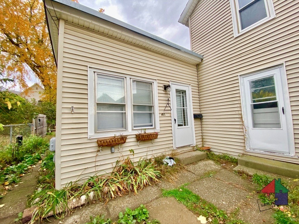 2 Off-street Parking Spots! - 47 Mansion St