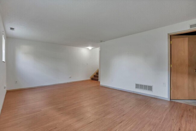 Building Photo - 950 Robmeyer Dr