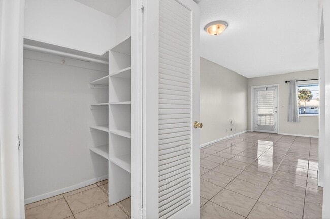 Building Photo - 46 Waltham B