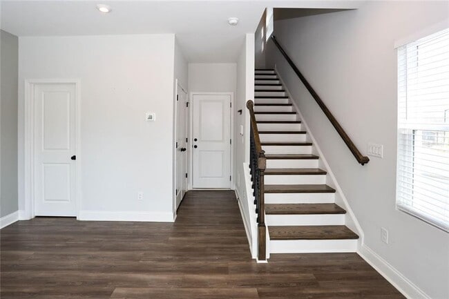 Building Photo - 313 Skylar Way SE