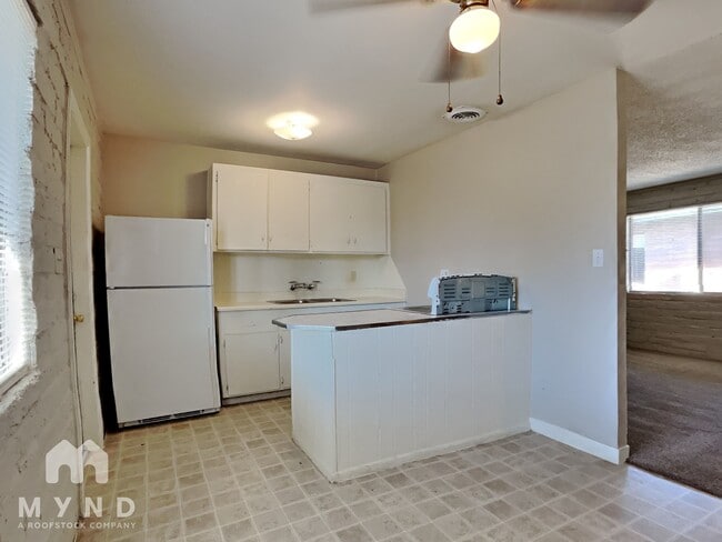 Building Photo - 912 S Dorsey Ln