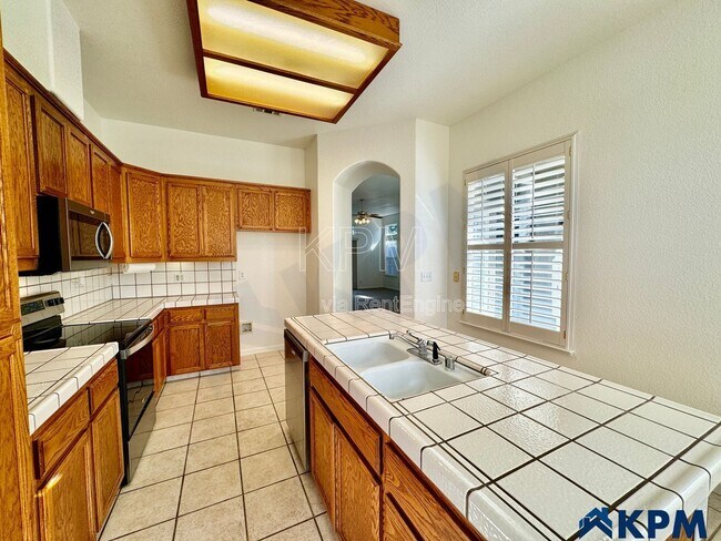 Building Photo - 18515 Monte Vista Dr