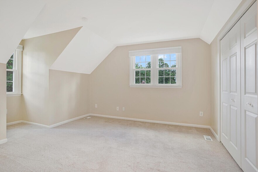 Building Photo - 1408 Damsel Ln