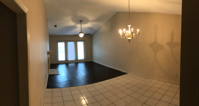 Building Photo - 2140 Fox Run Dr
