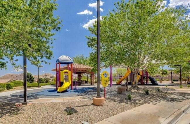 Building Photo - BEAUTIFUL 4 BEDROOM HOME IN GUARD GATED COMMUNITY!