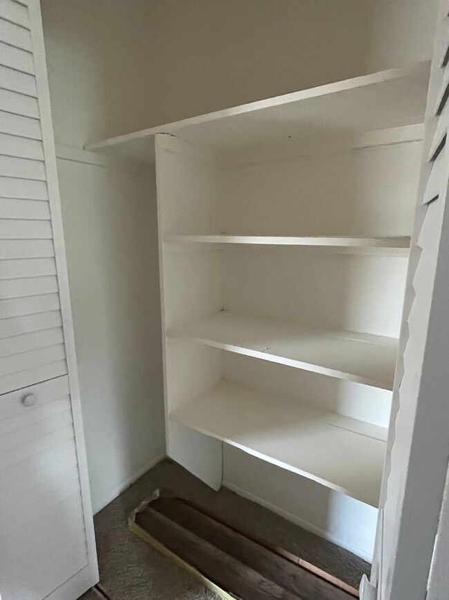 Building Photo - Nice 2 Bed 1 Bath, Unit Located in Quiet S...