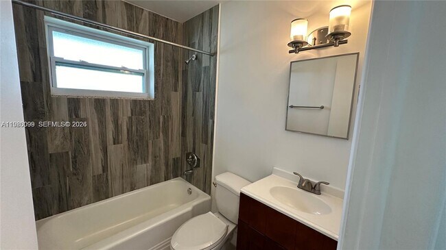 Building Photo - 514 NE 4th Ave