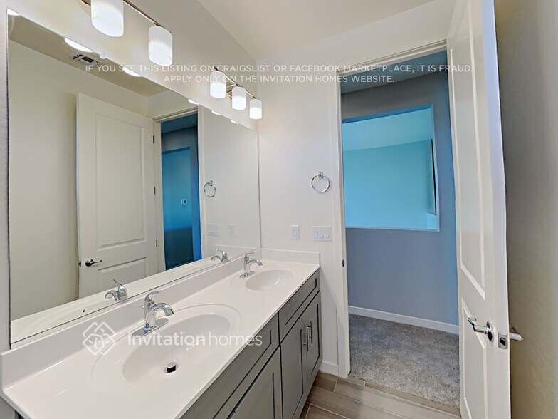 Building Photo - 7323 S 23rd Dr