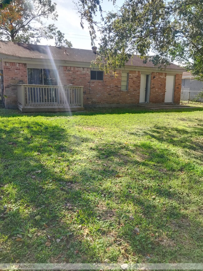Building Photo - 1824 Cardinal Dr