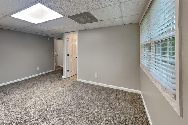 Building Photo - 142 Hartwood Dr