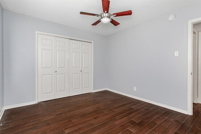 Building Photo - 10205 Regal Oaks Dr
