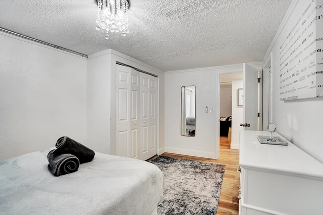 Building Photo - 311 SE 3rd Ave