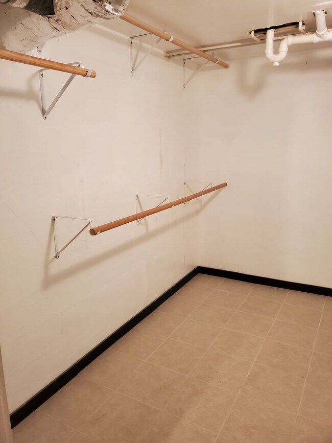 Building Photo - Cute, Quiet and Renovated One Bedroom Finished Basement in Eaton