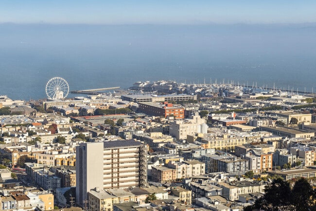 Building Photo - 999 Green St