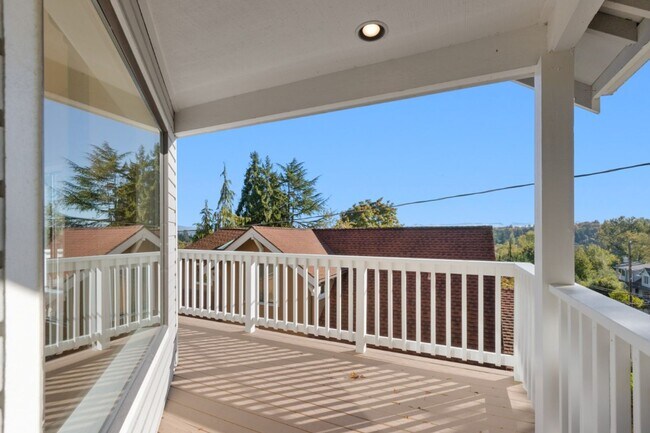 Building Photo - 3Bd/2.5Ba Seattle House