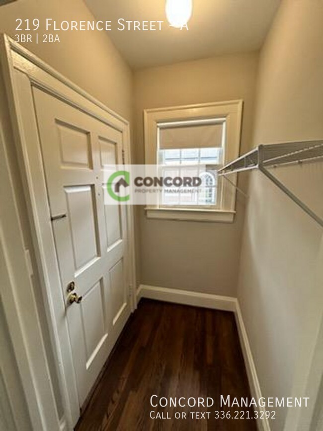 Building Photo - 219 Florence St