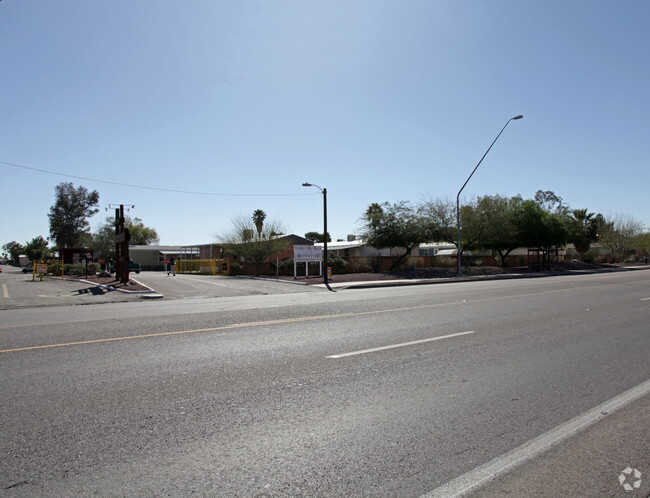 Primary Photo - 1655 W Ajo Way