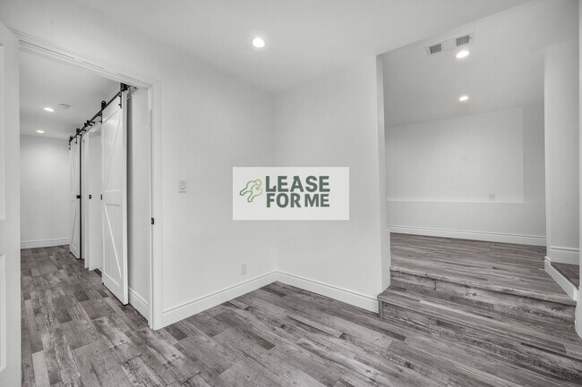 Building Photo - 9848 Portola Dr