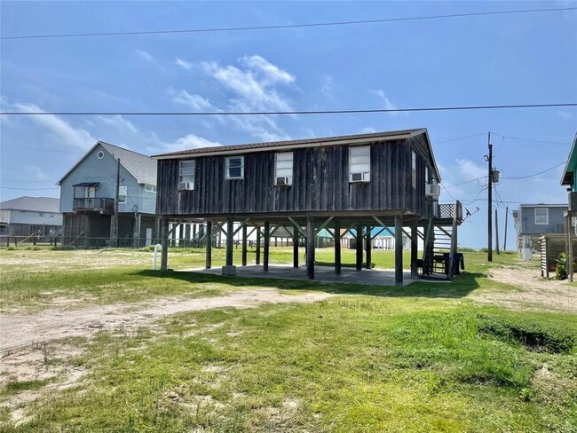 Primary Photo - 1111 Surf Dr
