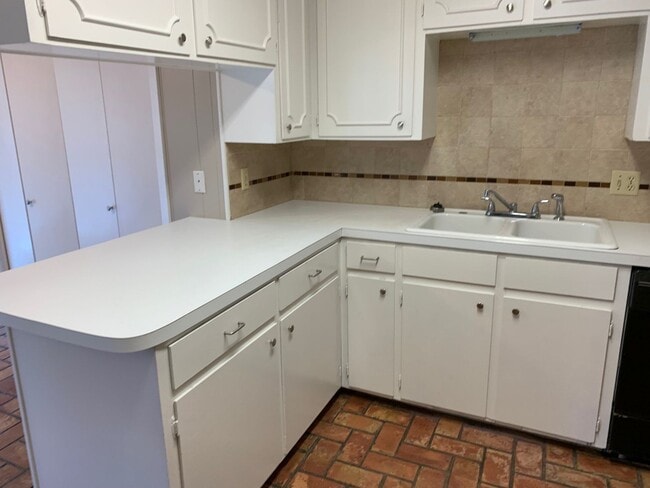 Building Photo - South Tyler! Lovely 3 Bedroom, 2 Bath Home...