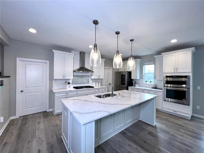 Building Photo - 15633 Dakota Ave