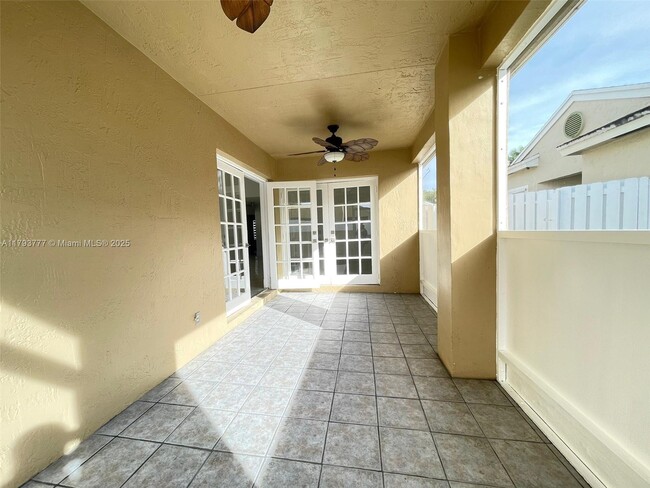 Building Photo - 211 E Riverbend Dr
