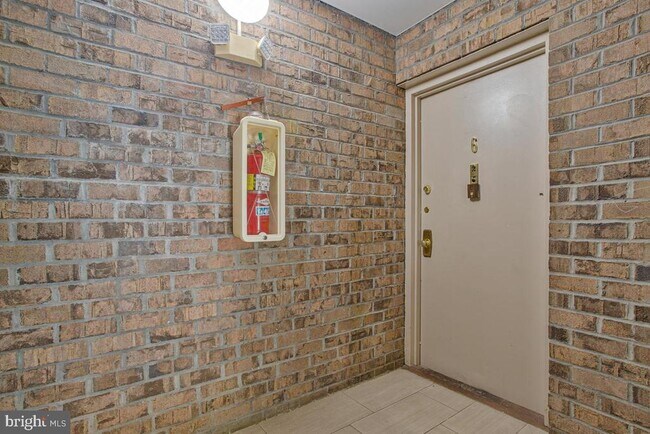 Building Photo - 15 Silverwood Cir