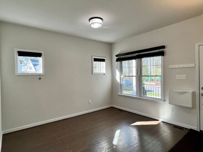 Building Photo - 8180 Lyman Ct