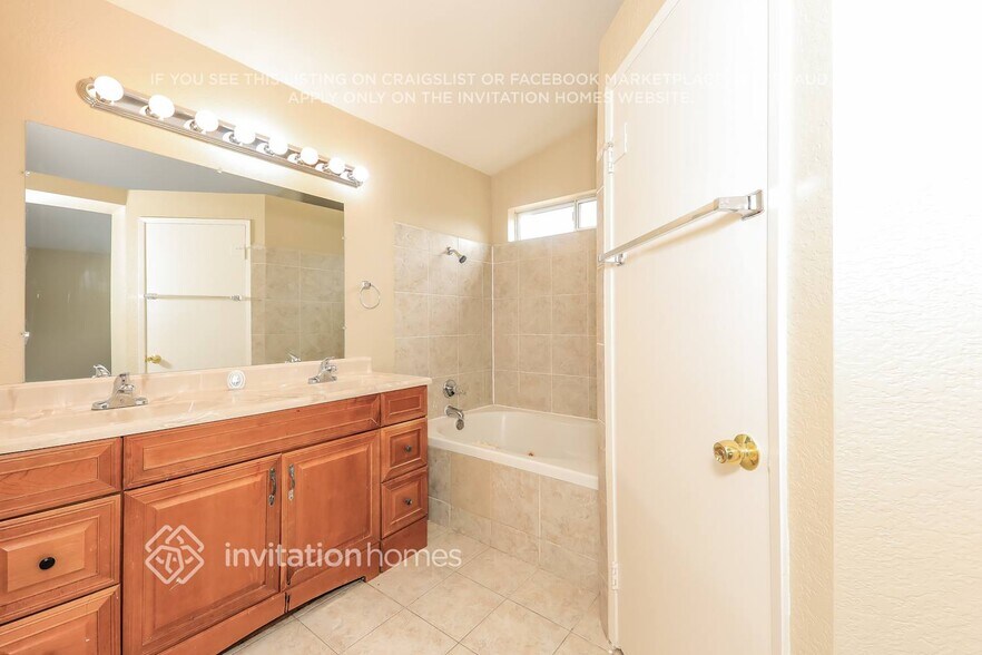 Building Photo - 11761 Malagon Dr