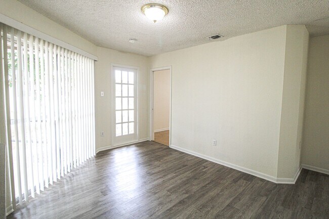 Building Photo - 2729 Christian Dr