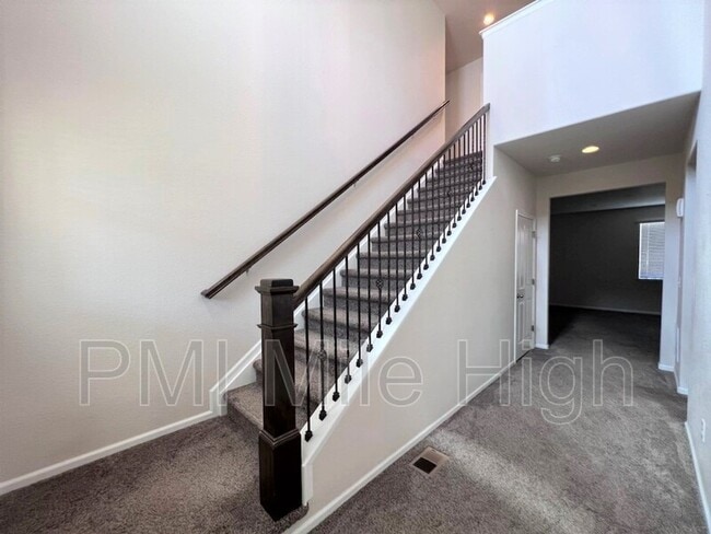 Building Photo - 12523 Grape St