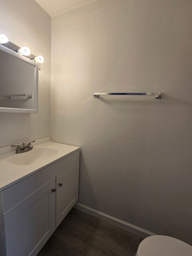 Building Photo - 2 Bedroom Townhome in Hempfield School district