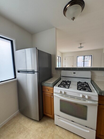 Building Photo - 714 Loma Dr