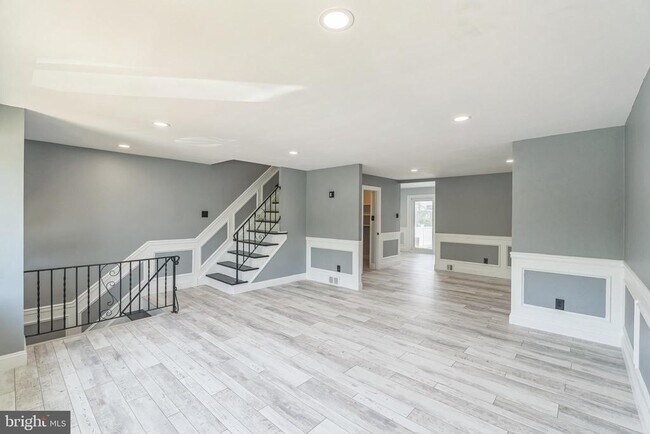 Building Photo - 11853 Brandon Rd