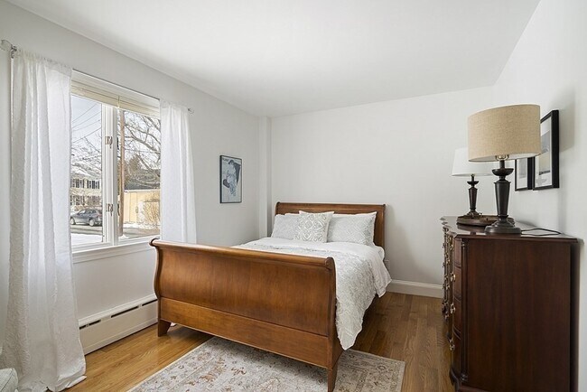 Building Photo - 13 Broadway Ave