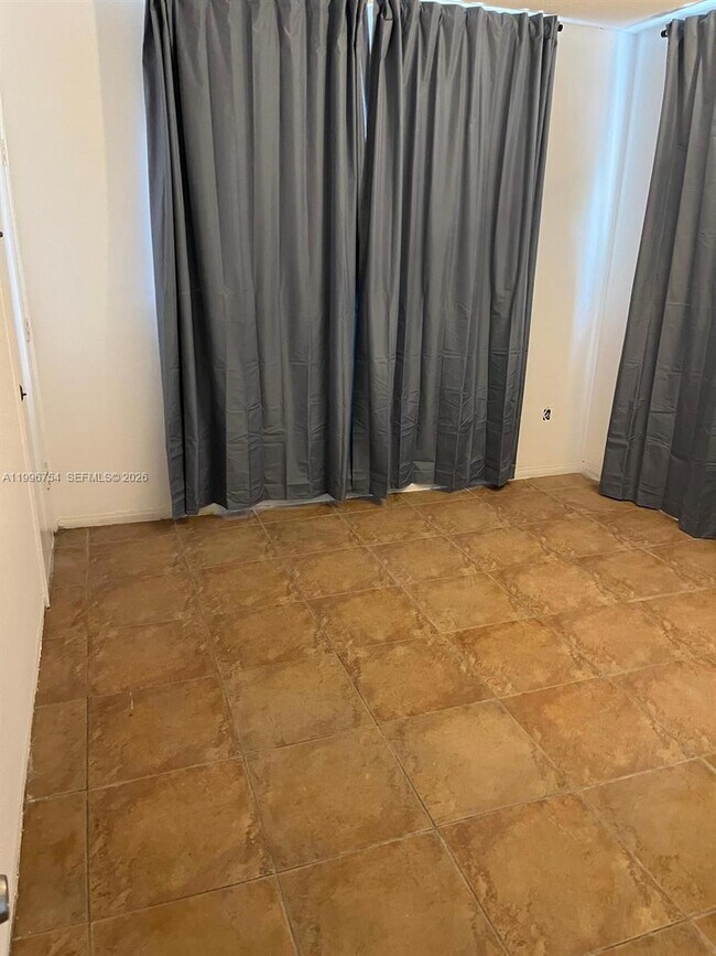 Building Photo - 285 NE 191st St