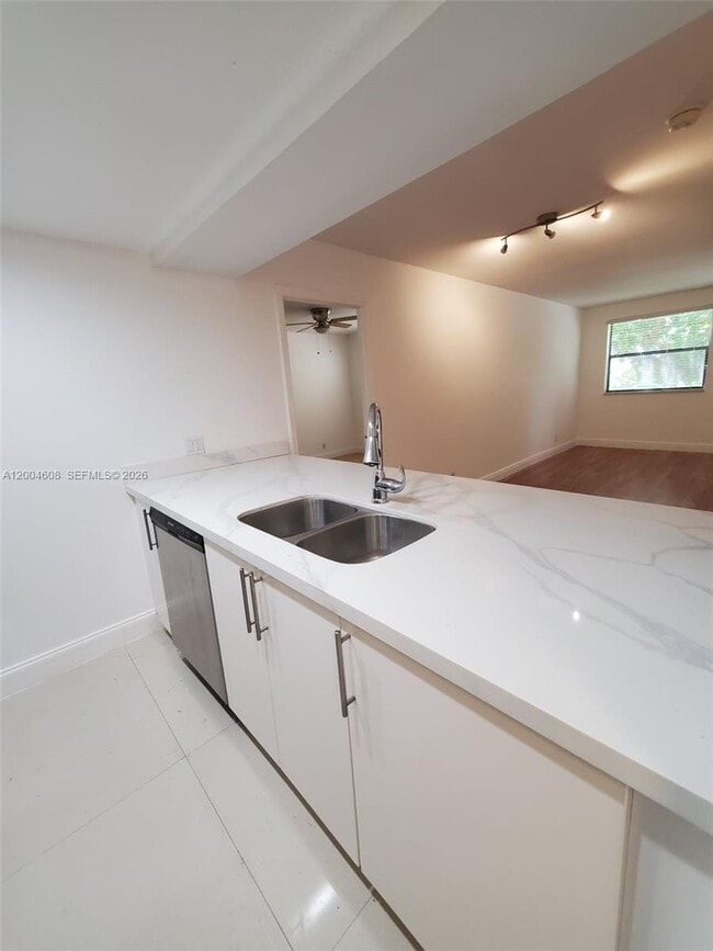 Building Photo - 8100 Geneva Ct