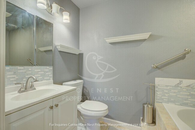 Building Photo - Updated 3 Bedroom 2 Bathroom Home in Wheat...