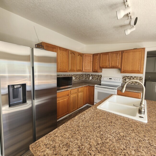 Building Photo - 21533 W Laura St