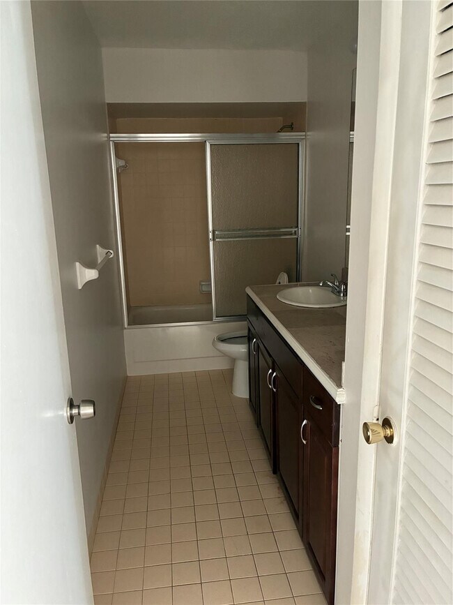 Building Photo - 2970 NE 16th Ave