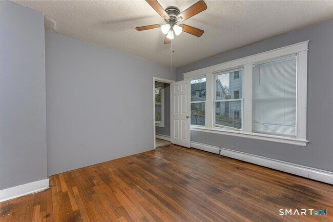 Building Photo - 146 Charles St