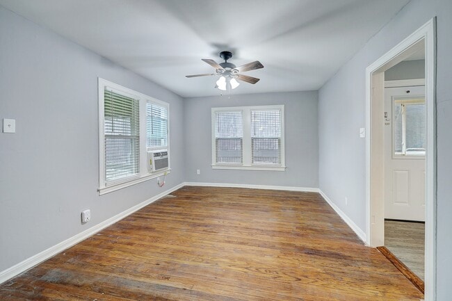 Building Photo - 2610 White Oak Dr