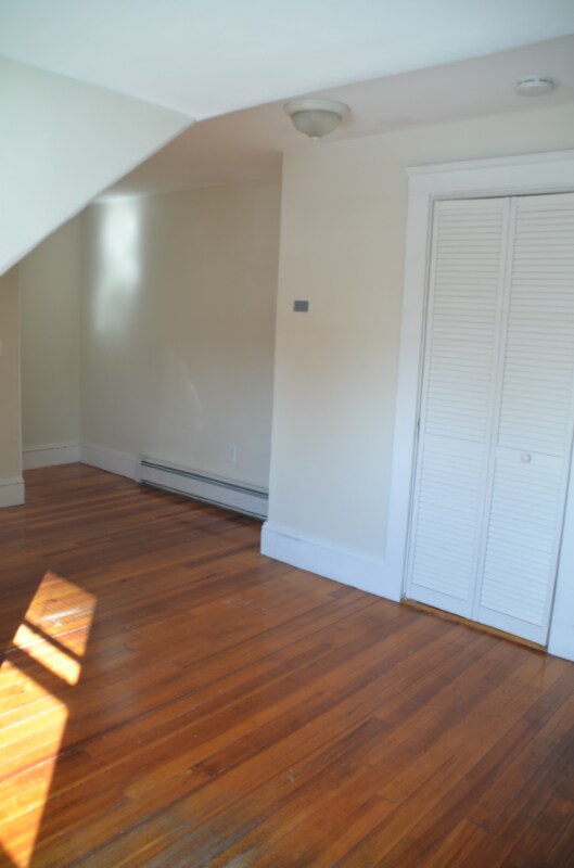 Building Photo - 10-10 Howard St