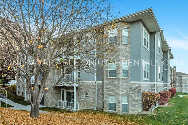 Building Photo - 421 Belmont Pl