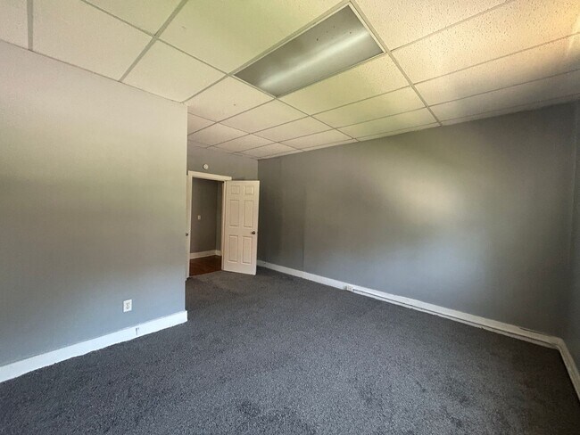 Building Photo - 2047 W 6th St