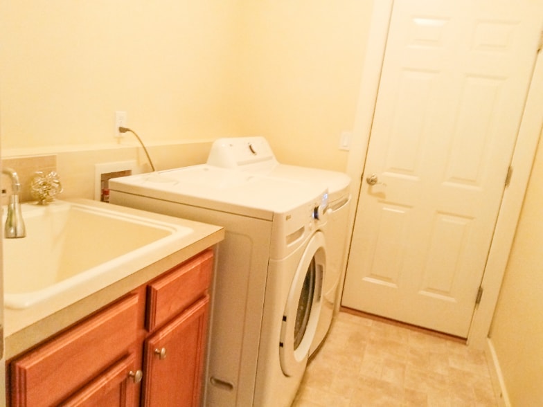 Building Photo - 4106 NE 47th Ave