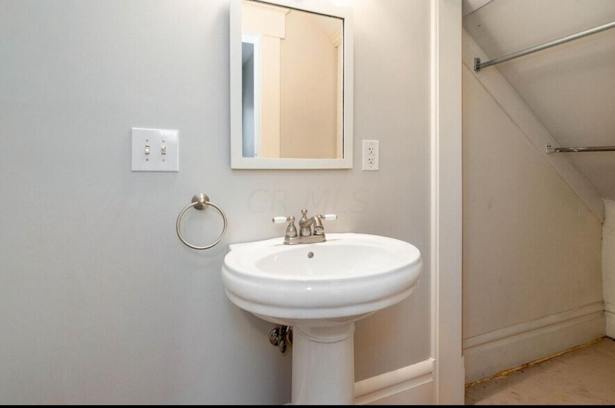 Building Photo - 239 W 1st Ave