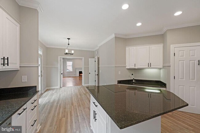 Building Photo - 5108 Warren Pl NW