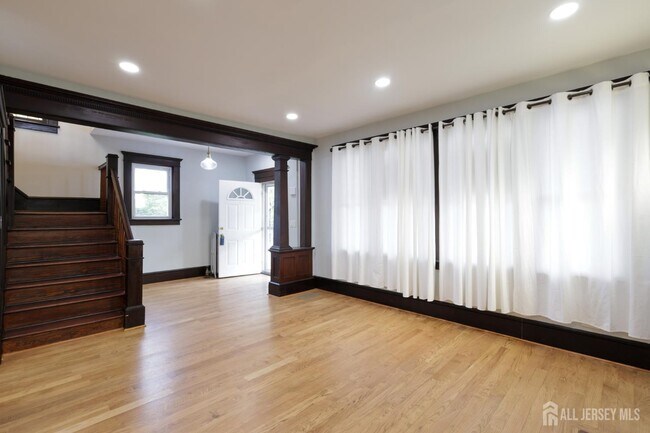 Building Photo - 657 Amboy Ave