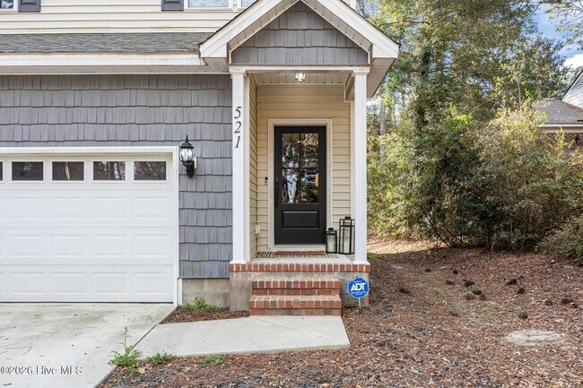 Building Photo - 521 N Hale St